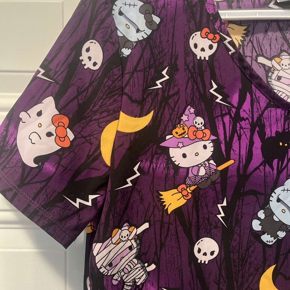Hello Kitty Halloween Ghost Zombie Witch Cat Skull V-Neck Scrub Top Size Medium - Picture 3 of 7